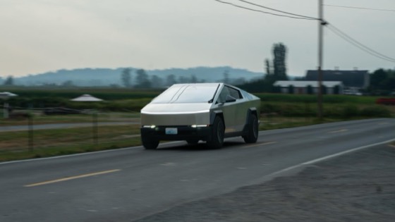Tesla Cybertruck 2024 photo 2