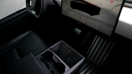Tesla Cybertruck 2024 photo 17