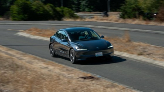 Tesla Model 3 2024 photo 4