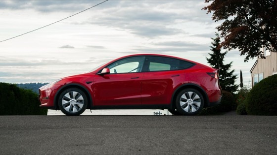 Tesla Model Y 2022 Red photo 5