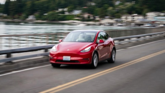 Tesla Model Y 2022 Red photo 9