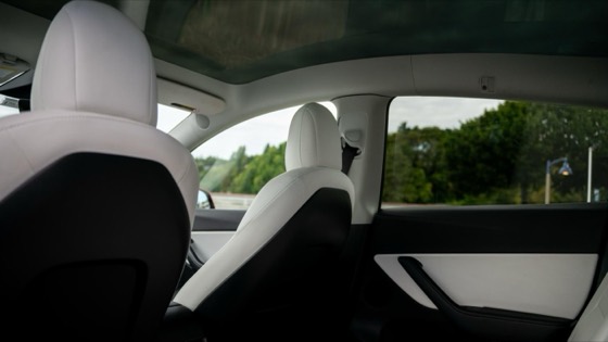 Tesla Model Y 2022 Red photo 12