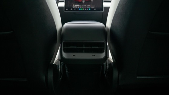 Tesla Model Y 2022 Red photo 13