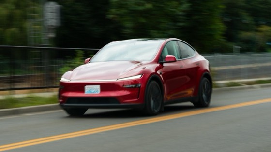 Tesla Model Y 2026 Ultra Red photo 3