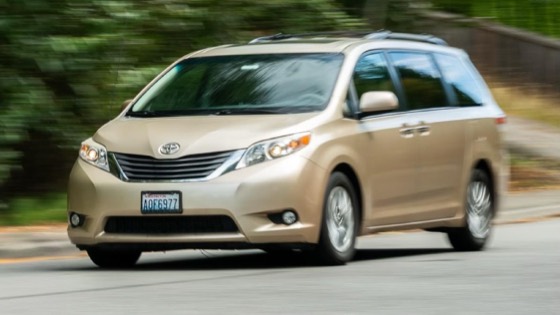 Toyota Sienna 2013 photo 1