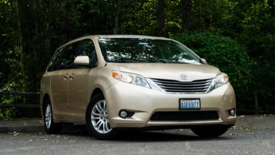 Toyota Sienna 2013 photo 2