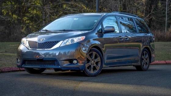 Toyota Sienna 2015 photo 1