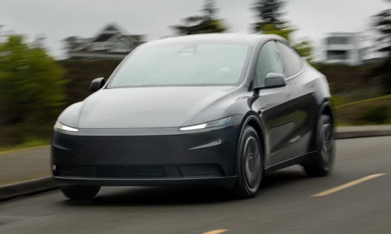 Tesla Model Y 2026 Gray