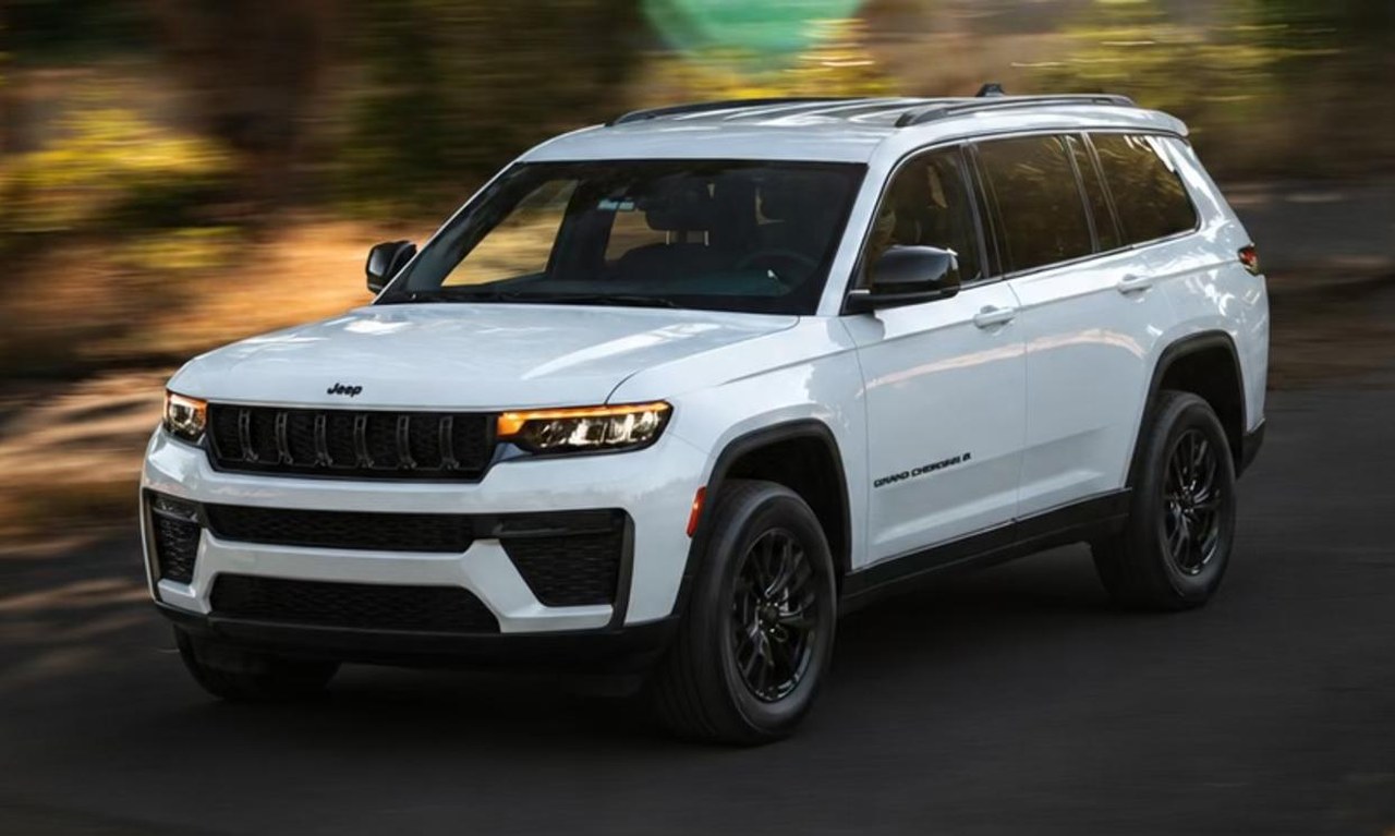 A Jeep Grand Cherokee L from the Tenet Motors fleet